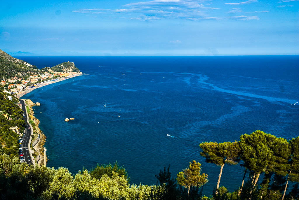 Ponente Ligure: un libro per scoprire il magnifico territorio