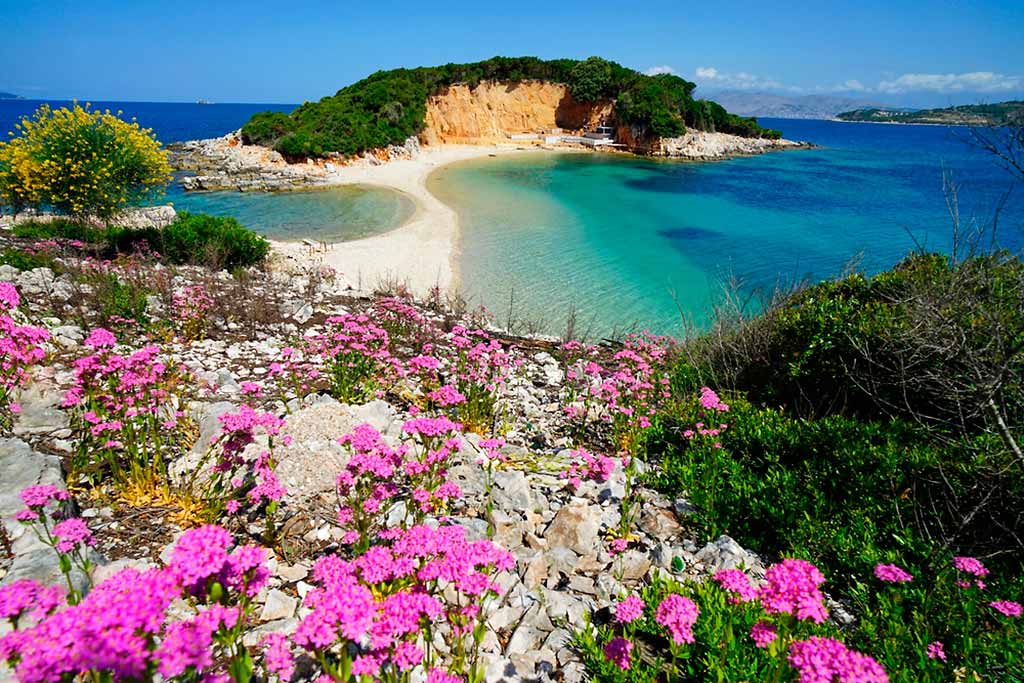 albania-ksamil-spiaggia-acqua-trasparente - Latitudes